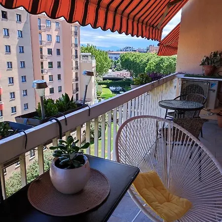 Le Balcon De La Basse Centre De *